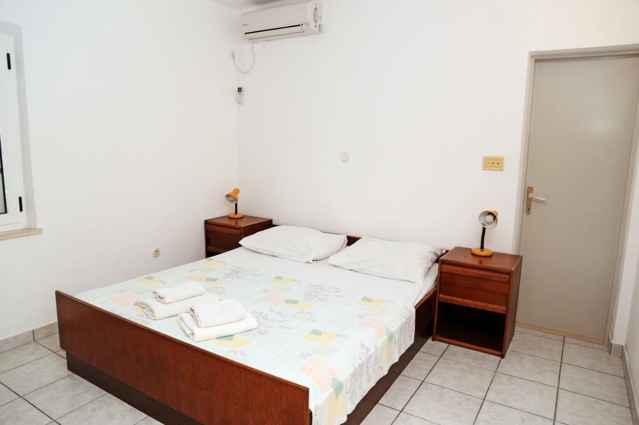 Apartments Katica Lumbarda Esterno foto