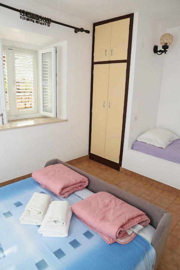 Apartments Katica Lumbarda Esterno foto